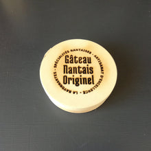 Charger l'image dans la galerie, Gâteau Nantais Recette Traditionnelle - Voyage culinaire en Pays de la Loire - Recette Maison 🏡 - La Rayonnantes