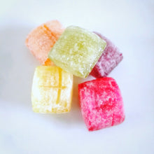 Charger l'image dans la galerie, Box Collab' - Coffret Cadeau Gastronomie Loire - Atlantique Terroir Nantais Sucré et Salé - Artisanat Culinaire Nantais - La Rayonnantes