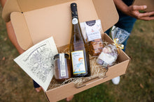 Charger l'image dans la galerie, Box Collab' - Coffret Cadeau Gastronomie Loire - Atlantique Terroir Nantais Sucré et Salé - Artisanat Culinaire Nantais - La Rayonnantes