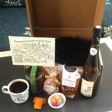 Charger l'image dans la galerie, Box Collab' - Coffret Cadeau Gastronomie Loire - Atlantique Terroir Nantais Sucré et Salé - Artisanat Culinaire Nantais - La Rayonnantes