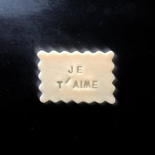 Charger l'image dans la galerie, Coffret de Biscuits Petit Beurre Personnalisés - Spéciale Déclaration d'Amour - Spécialités Nantaises - Recette Maison 🏡 - La Rayonnantes