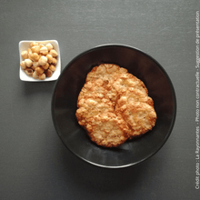 Charger l'image dans la galerie, Croquants aux Noisettes et Caramel à la Fleur de Sel - Le biscuit croustillant terriblement addictif - Spécialités Nantaises - Recette Maison 🏡 - La Rayonnantes